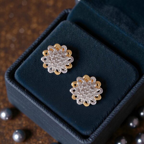 E-178 (8) Pave 0.98 Cts Round Brilliant F/VS1 Diamonds Snowflake Stud Earrings In 14K Gold