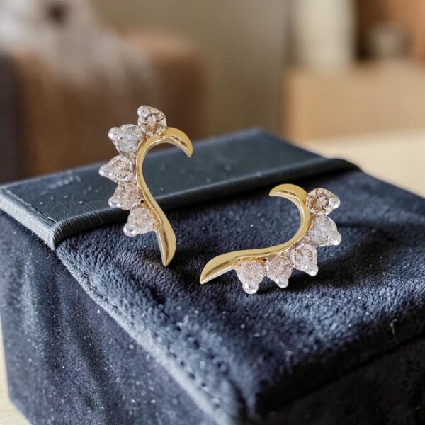 Elegant 0.70 Cts Round Brilliant F/VS1 Diamonds Curve Stud Earrings In 14K Gold