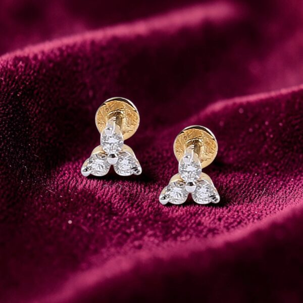 Exquisite 0.17 Cts Round Brilliant F/VS1 Diamonds 3-Stone Stud Earrings 14K Gold