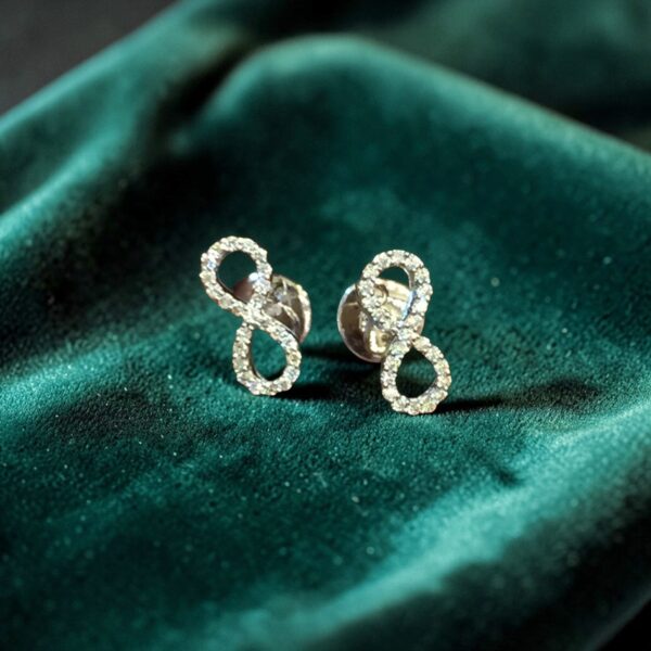 Stunning 0.30 Cts Round Brilliant F/VS1 Diamonds Infinity Stud Earrings 18K Gold