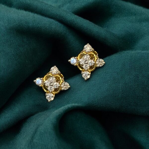 Classy 0.60 Cts Round Brilliant Cut F/VS1 Diamonds Stud Earrings 14K Yellow Gold