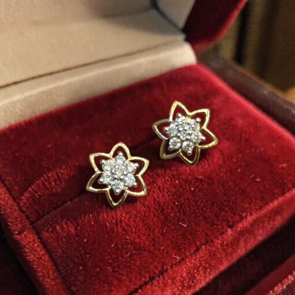 0.35 Cts Round Brilliant F/VS1 Diamonds Floral Stud Earrings 14K Yellow Gold
