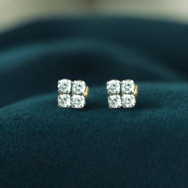 E-246 (18) Stunning 0.40 Cts Round Brilliant Cut F/VS1 Diamonds Stud Earrings In 14K Gold