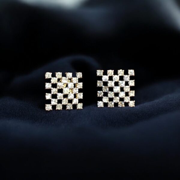 Exquisite 0.80 Cts Round Brilliant F/VS1 Diamonds Stud Earrings In 14K Gold