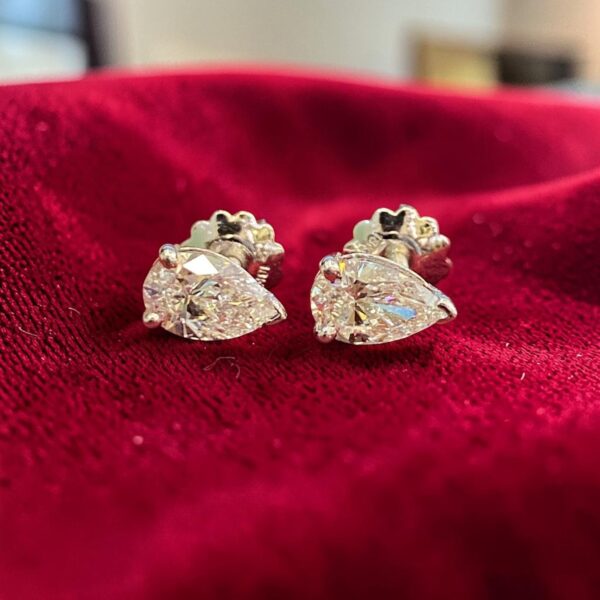 GIA Certified 1.00 Cts Pear Shape D/VVS1 Diamonds Stud Earrings 18K White Gold