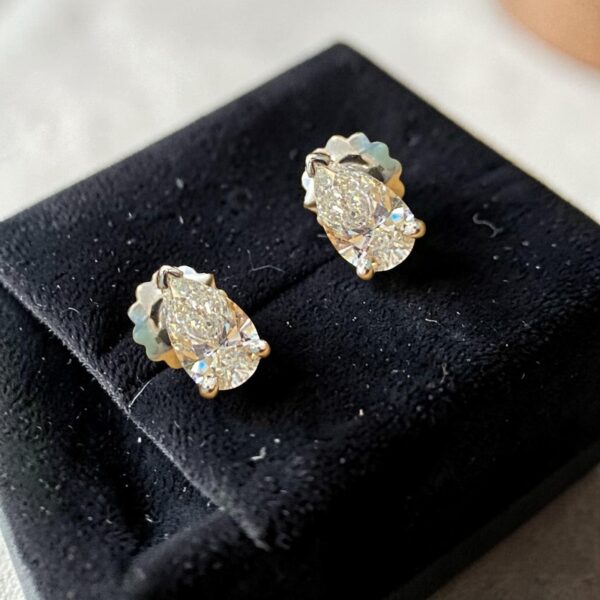 GIA Certified 1.00 Cts Pear Shape D/VVS1 Diamonds Stud Earrings 18K White Gold