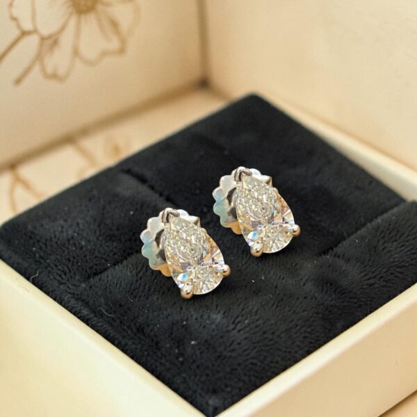 GIA Certified 1.00 Cts Pear Shape D/VVS1 Diamonds Stud Earrings 18K White Gold