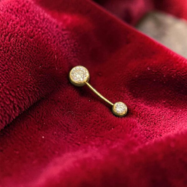 GIA Certified 1.25 Cts Round Brilliant F/VS1 Diamonds Belly Button In 18K Gold