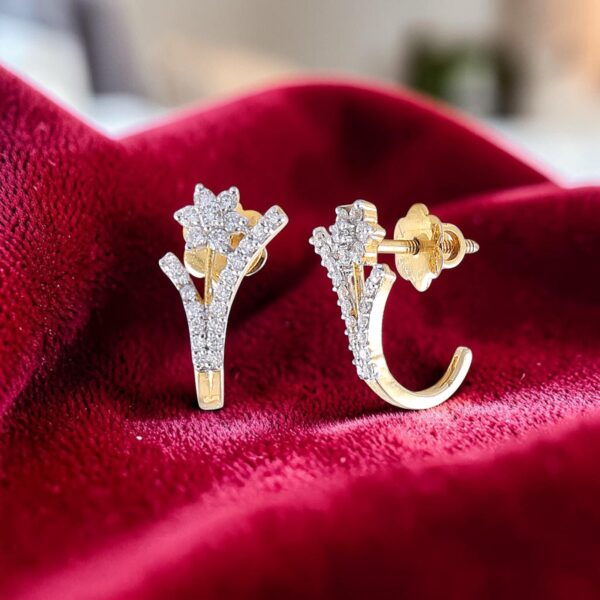 0.80 Cts Round Brilliant F/VS1 Diamonds Floral Stud Earrings In 14K Yellow Gold
