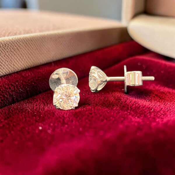 1.50 Cts Round Brilliant GIA Certified F/VS1 Diamonds Stud Earrings In 18K Gold