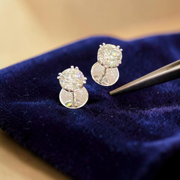1.50 Cts Round Brilliant GIA Certified F/VS1 Diamonds Stud Earrings In 18K Gold