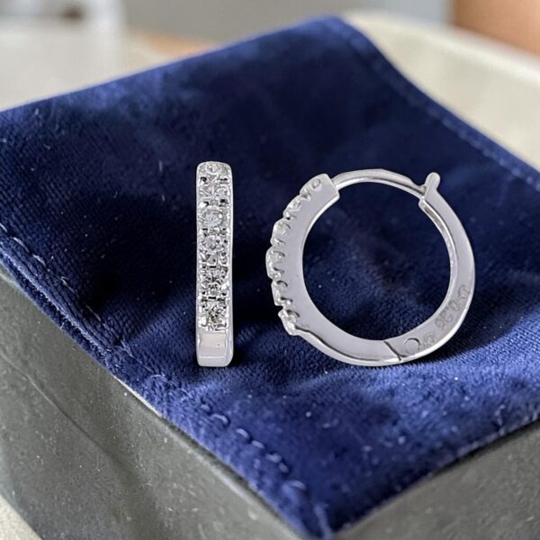 E-282 (5) 0.26 Cts Round Brilliant F/VS1 Diamonds Clip-On Hoop Earrings In 18K White Gold