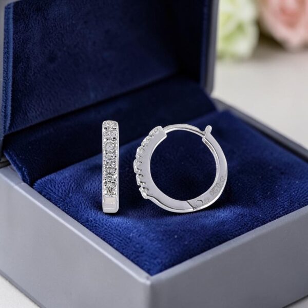 E-282 (8) 0.26 Cts Round Brilliant F/VS1 Diamonds Clip-On Hoop Earrings In 18K White Gold