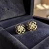 E-312 (8) 0.30 Cts Round Brilliant F/VS1 Diamonds Floral Stud Earrings In 18K Yellow Gold