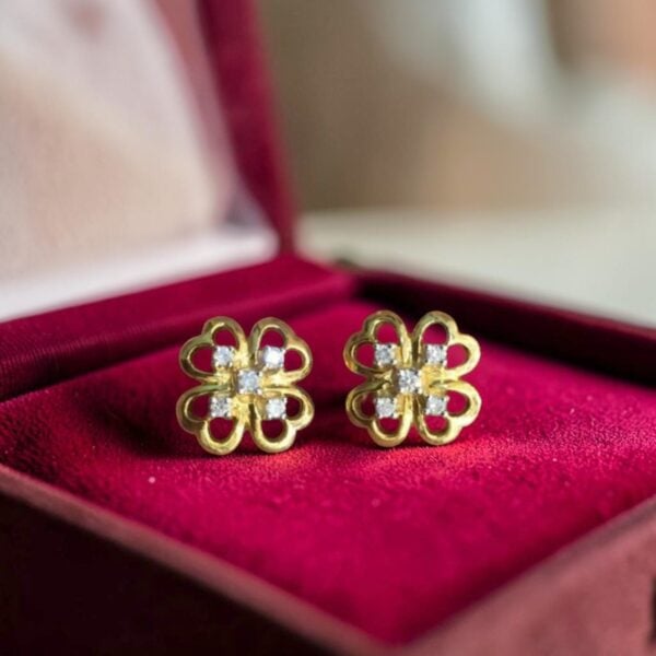 E-312 (9) 0.30 Cts Round Brilliant F/VS1 Diamonds Floral Stud Earrings In 18K Yellow Gold