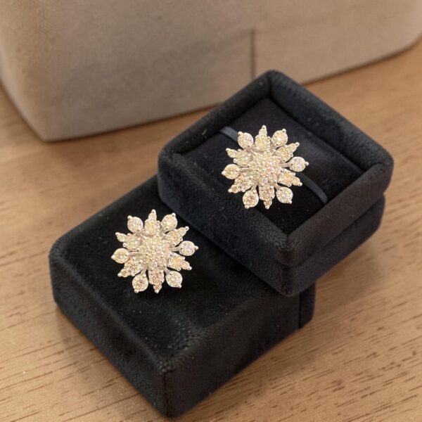 1.33 Ct Round Brilliant F/VS1 Diamonds Snowflake Stud Earrings In 18K White Gold