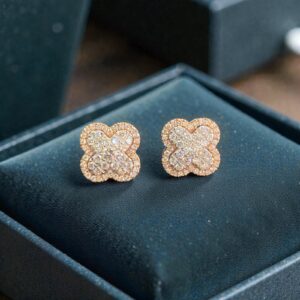 E-576 (31) Stunning 1.42 Cts Round Brilliant Cut F/VS1 Diamonds Halo Stud Earrings 14K Gold