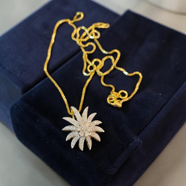 E-607-P (17) Beautiful 0.66 Cts Round Brilliant F/VS1 Diamonds Sunburst Necklace In 14K Gold