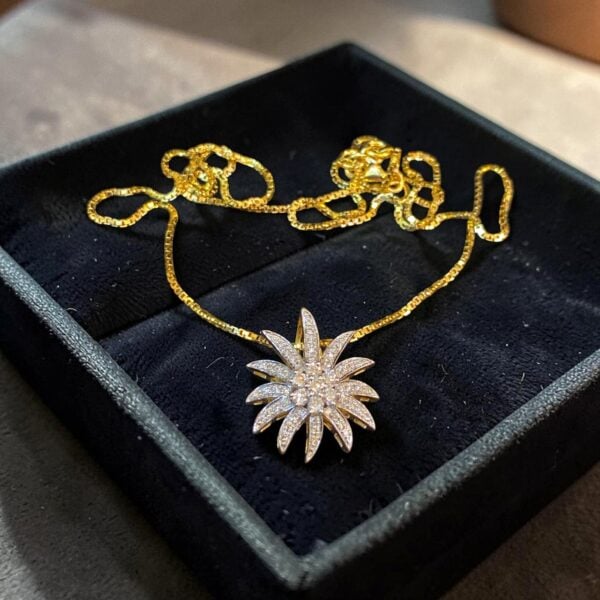 E-607-P (21) Beautiful 0.66 Cts Round Brilliant F/VS1 Diamonds Sunburst Necklace In 14K Gold