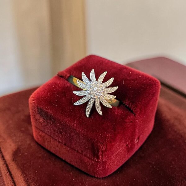 Stunning 1/2 Cts Round Brilliant F/VS1 Diamonds Sunburst Ring In 14K Yellow Gold