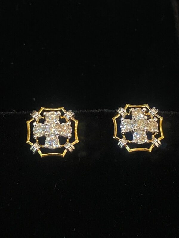 Stunning 1 Carats Round Brilliant Cut Natural Diamonds Stud Earrings In 18K Gold