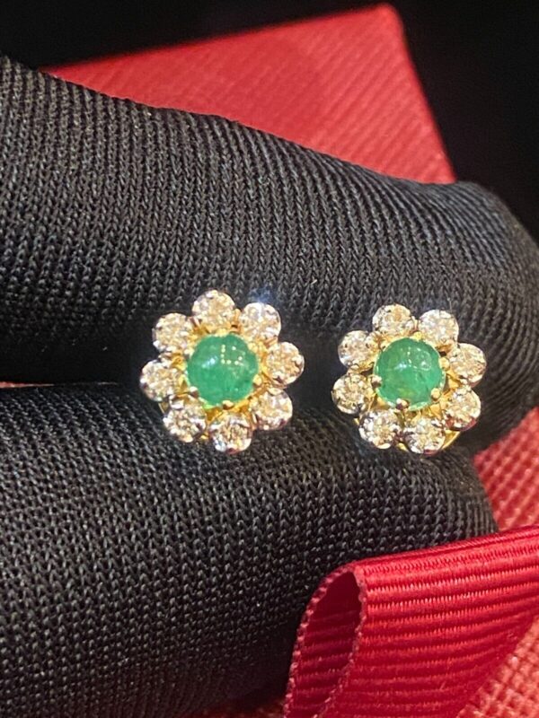 Pave 1.30 Cts Round Brilliant Cut Diamonds Emerald Stud Earrings In 750 18K Gold