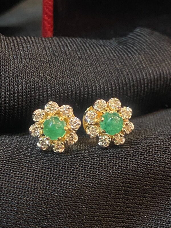 Pave 1.30 Cts Round Brilliant Cut Diamonds Emerald Stud Earrings In 750 18K Gold