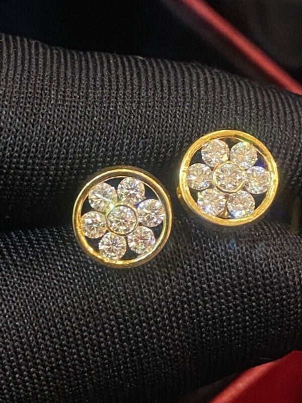 E-659 (2) Pave 1.10 Cts Round Brilliant Cut Diamonds Floral Stud Earrings In 750 18K Gold