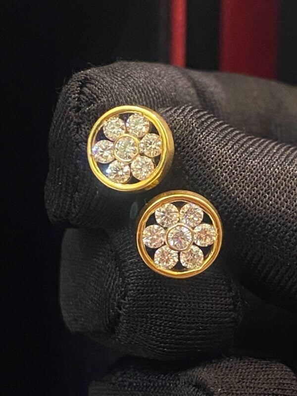 E-659 (3) Pave 1.10 Cts Round Brilliant Cut Diamonds Floral Stud Earrings In 750 18K Gold