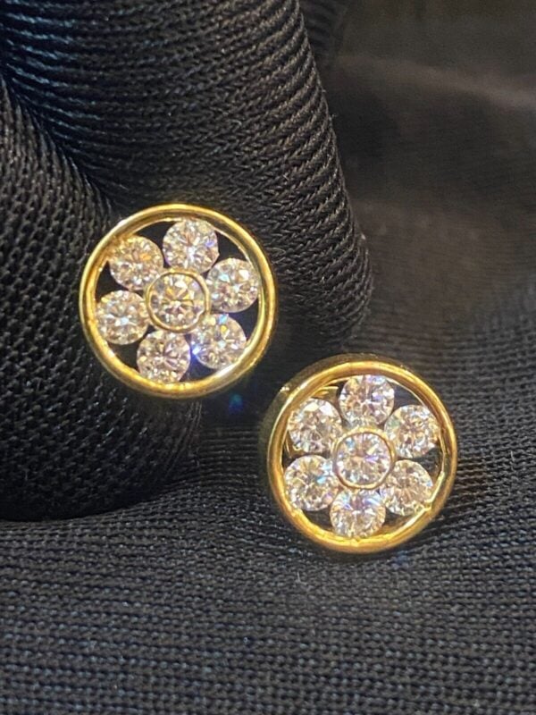 E-659 (5) Pave 1.10 Cts Round Brilliant Cut Diamonds Floral Stud Earrings In 750 18K Gold