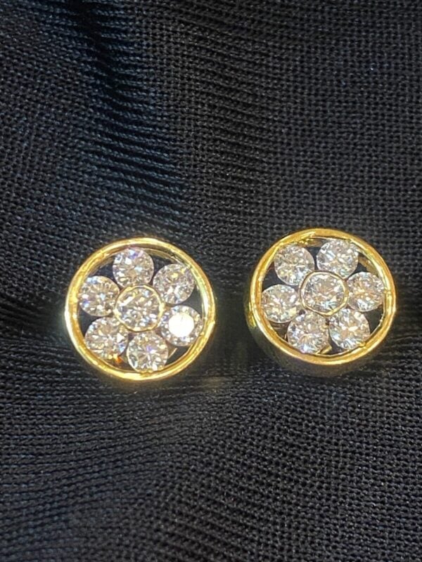 E-659 (6) Pave 1.10 Cts Round Brilliant Cut Diamonds Floral Stud Earrings In 750 18K Gold