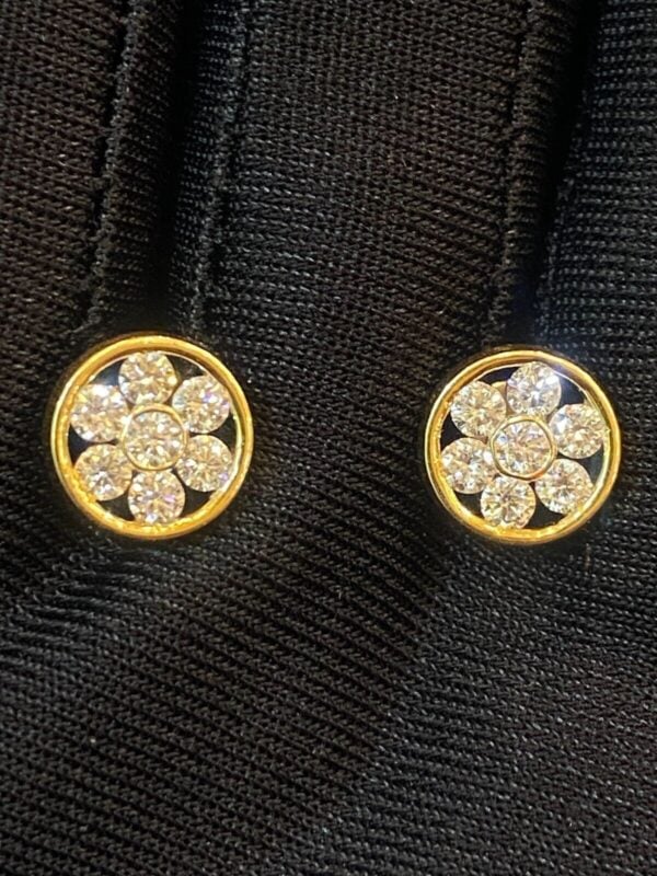 E-659 (7) Pave 1.10 Cts Round Brilliant Cut Diamonds Floral Stud Earrings In 750 18K Gold