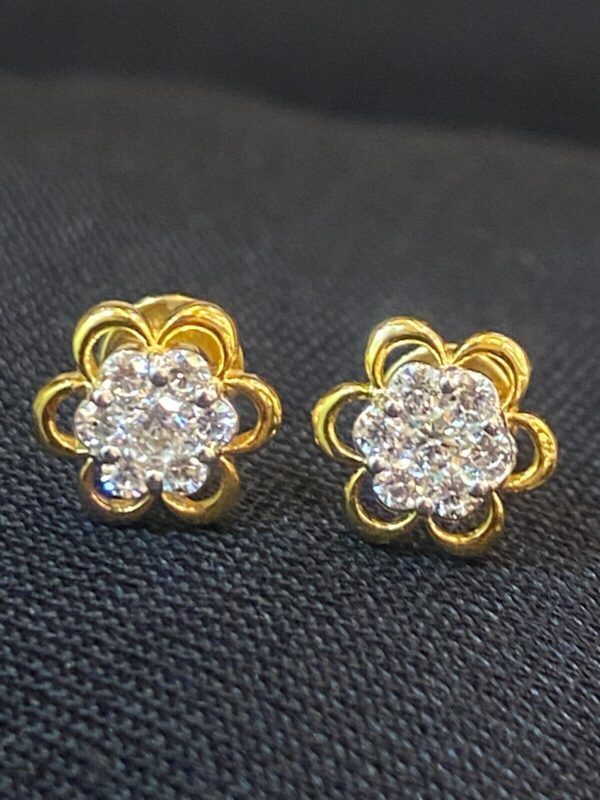E-663 (10) Stunning 0.38 Cts Round Brilliant Cut Diamonds Floral Stud Earrings In 18K Gold