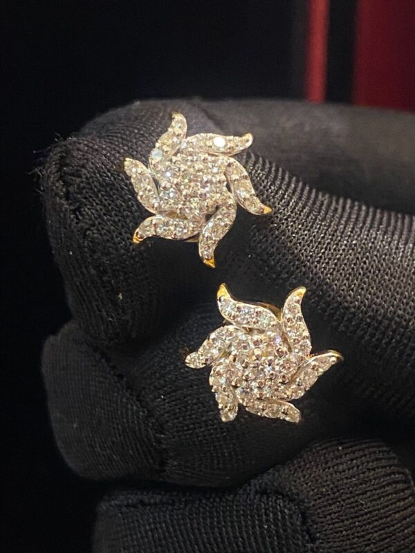 Pave 0.95 Carats Round Brilliant Cut Diamonds Sun Rays Stud Earrings In 18K Gold