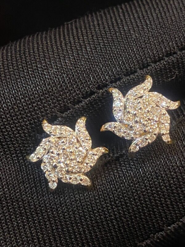 Pave 0.95 Carats Round Brilliant Cut Diamonds Sun Rays Stud Earrings In 18K Gold