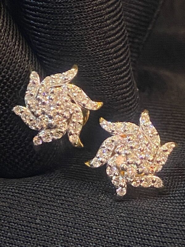 Pave 0.95 Carats Round Brilliant Cut Diamonds Sun Rays Stud Earrings In 18K Gold