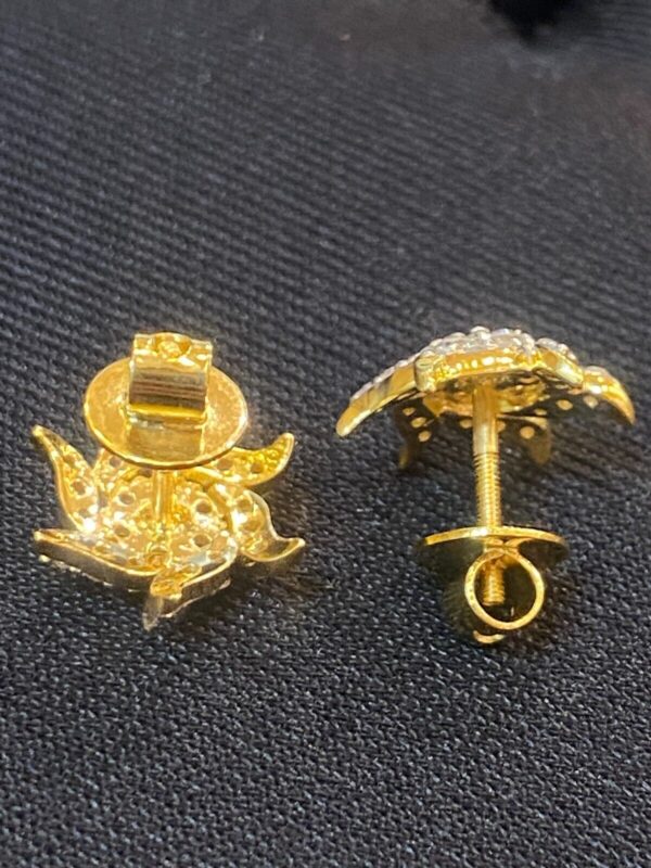 Pave 0.95 Carats Round Brilliant Cut Diamonds Sun Rays Stud Earrings In 18K Gold