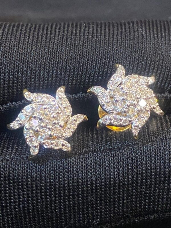 Pave 0.95 Carats Round Brilliant Cut Diamonds Sun Rays Stud Earrings In 18K Gold