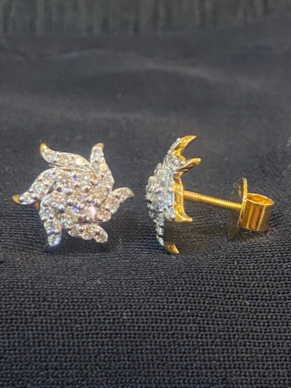 Pave 0.95 Carats Round Brilliant Cut Diamonds Sun Rays Stud Earrings In 18K Gold