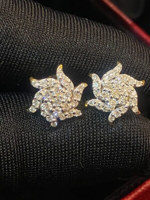 Pave 0.95 Carats Round Brilliant Cut Diamonds Sun Rays Stud Earrings In 18K Gold