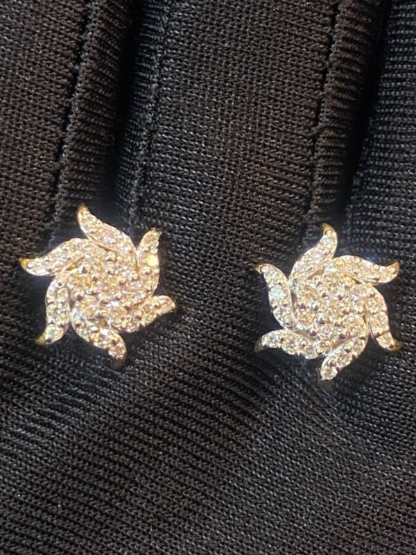 Pave 0.95 Carats Round Brilliant Cut Diamonds Sun Rays Stud Earrings In 18K Gold