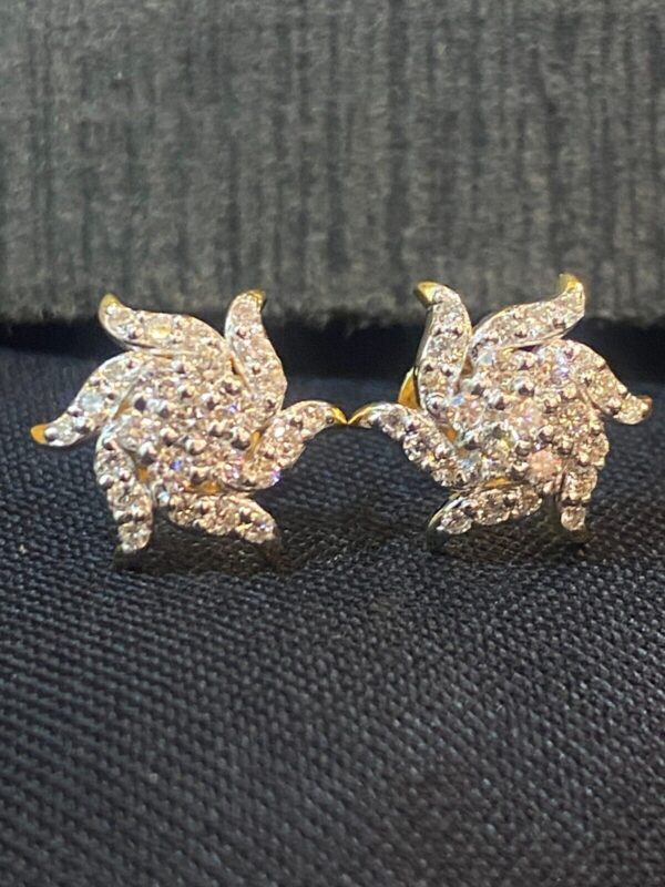 Pave 0.95 Carats Round Brilliant Cut Diamonds Sun Rays Stud Earrings In 18K Gold