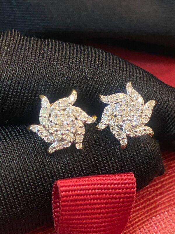 Pave 0.95 Carats Round Brilliant Cut Diamonds Sun Rays Stud Earrings In 18K Gold