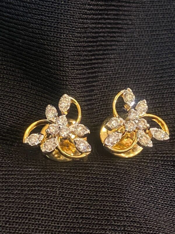 Stunning 1/2 Cts Round Brilliant Cut Natural Diamonds Stud Earrings In 18K Gold