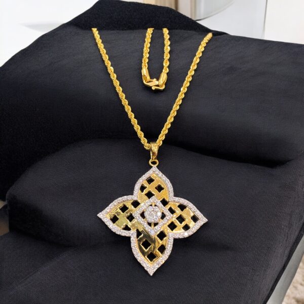 N-027 (28) Pave 1.20 Cts F/VS1 Round Brilliant Cut Diamonds Bloom Necklace 14K Yellow Gold