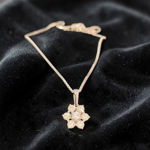 Beautiful 0.72 Cts Round Brilliant F/VS1 Diamonds Floral Necklace 18K White Gold