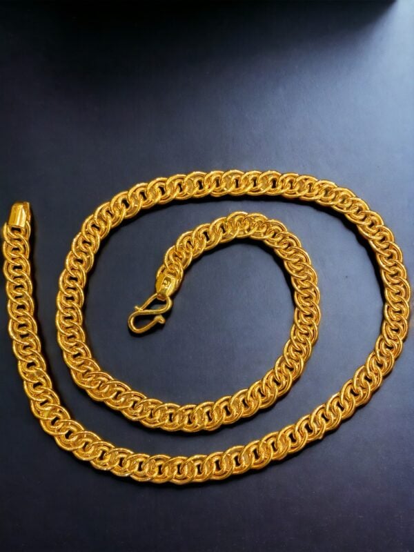 Stunning Dubai Unisex Intertwined Link Chain Necklace In 22Karat Yellow Gold