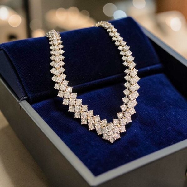 N-115 (19) Stunning 3.35 Cts Round Brilliant F/VS1 Diamonds Illusion Necklace In 14K Gold