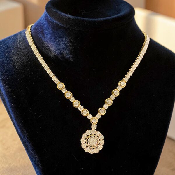 N-486 (32) Beautiful 1.62 Cts Round Brilliant F/VS1 Diamonds Halo Necklace 14K Yellow Gold