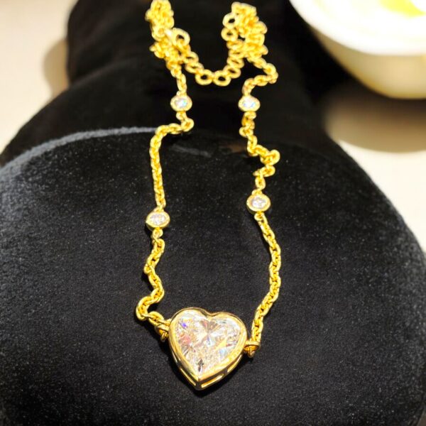 GIA Certified 6 Carats Heart Round Shape H/VS1 Diamonds Necklace 18K Yellow Gold